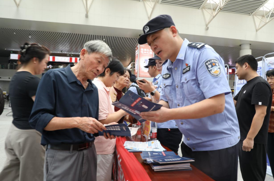 把“网络安全”装进行囊！青山湖区网络安全宣传走进南昌火车站