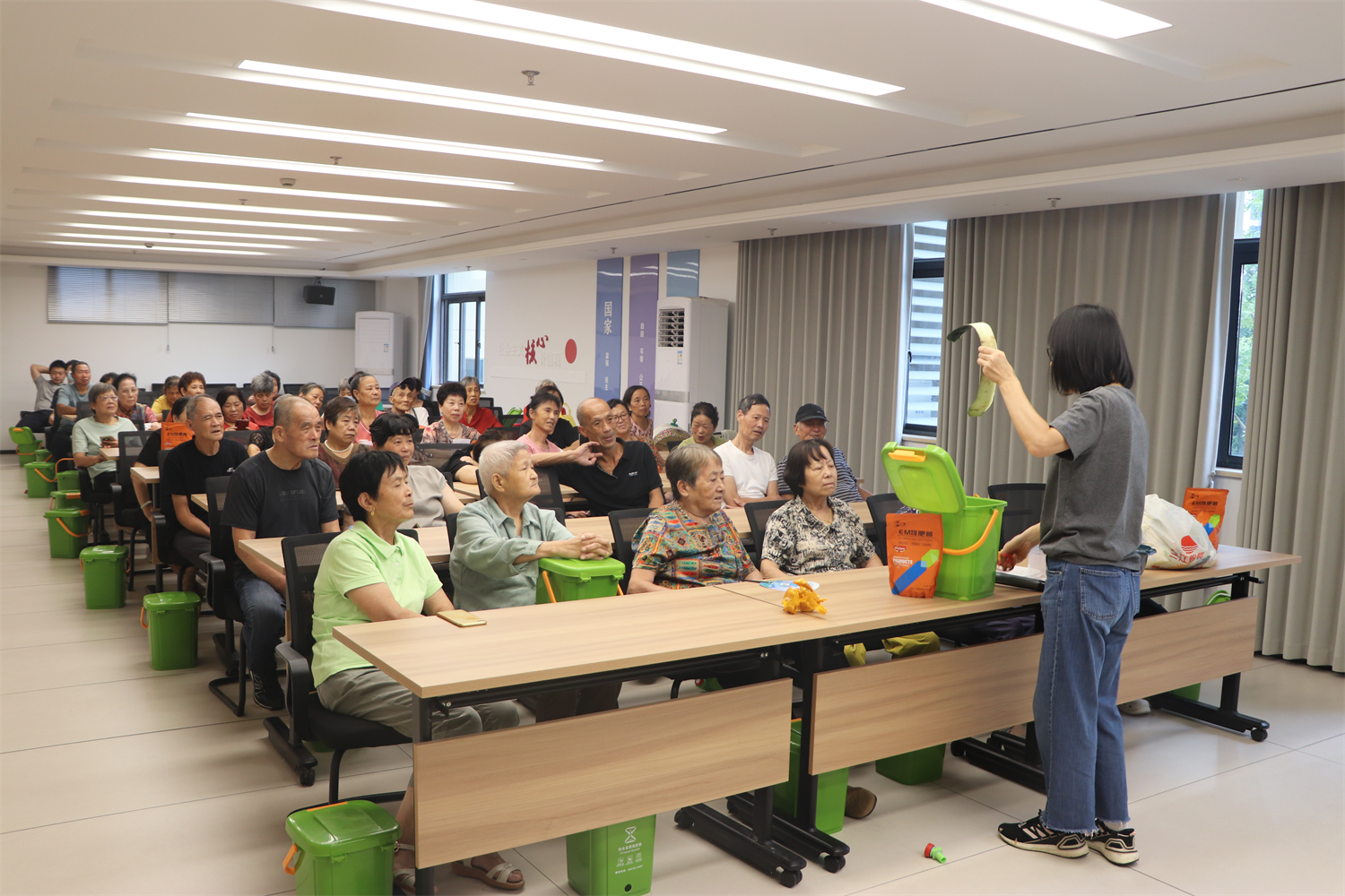 一“桶”循环绿意,共学厨余堆肥