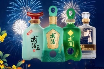 贵客来，武陵开✨ 天下湖南人，中秋喝武陵。 团圆家宴、商务雅聚皆相宜 武陵酱香，敬月圆，敬相逢🌕