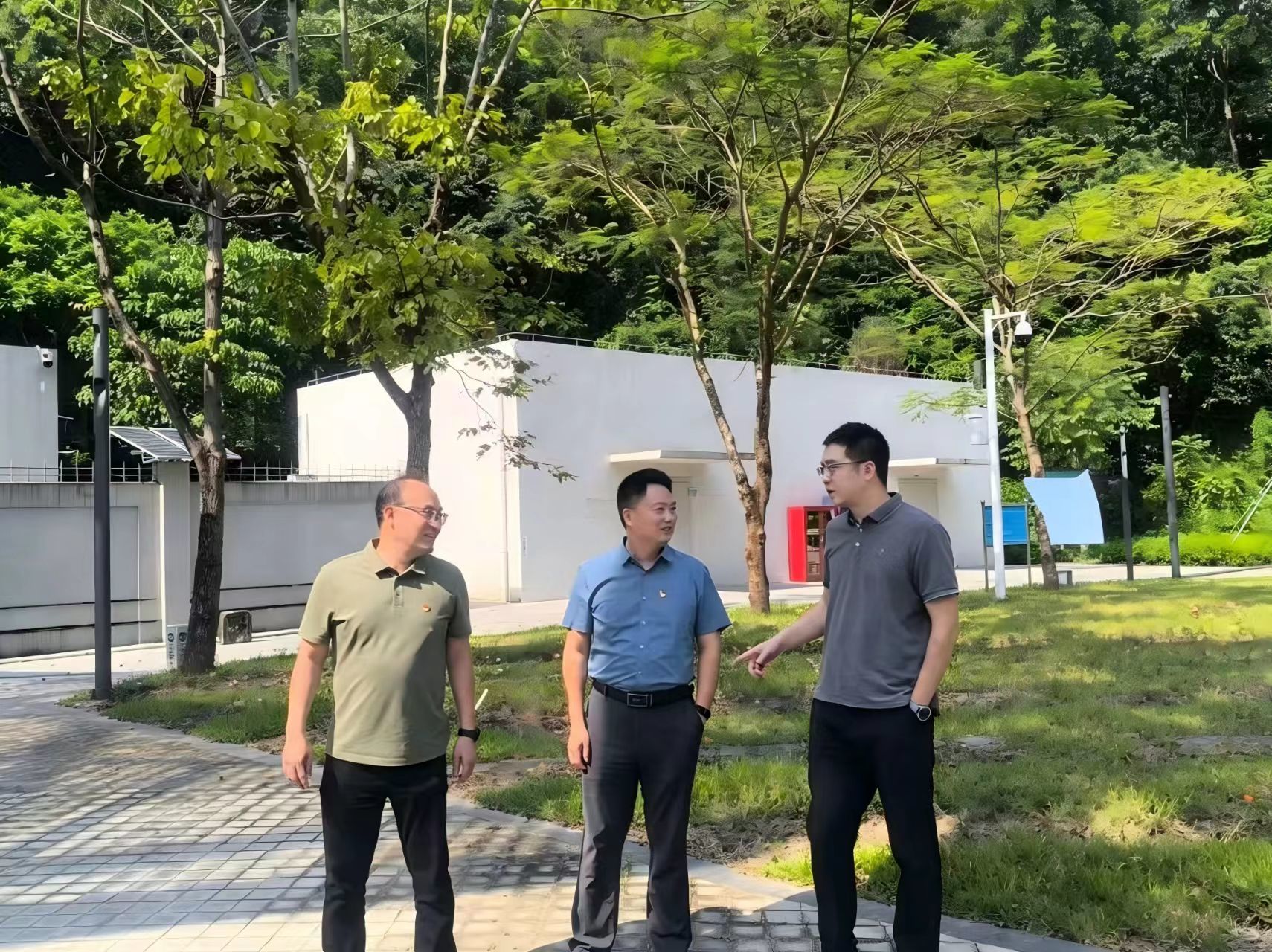 家校社联动为鱼儿寻新家 党建带队建做生态护苗先锋 ——草埔小学开展“为龟鱼寻新家,与自然共生长”生命与生态教育实践活动