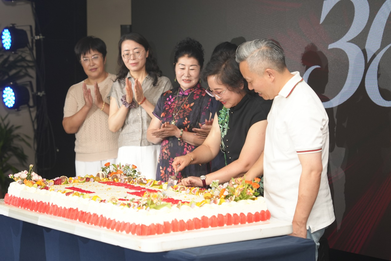 聚力焕新 美启新程|金思梦盛典暨霜钻品牌签约授牌仪式圆满举行
