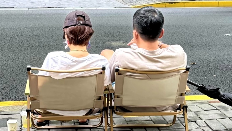 马伊琍有新恋情？与神秘男约会被偶遇，二人肢体语言突破安全距离