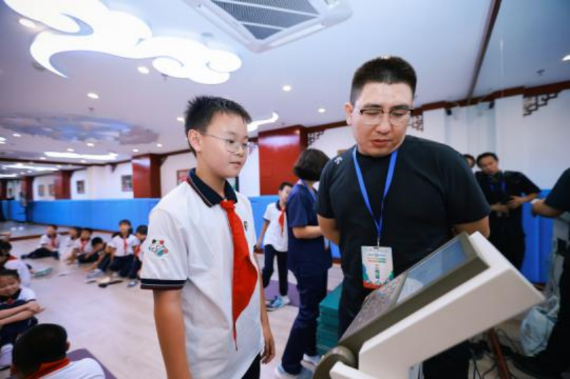 科学赋能体育公益 身心共育少年成长 ——2026年体育科普中国行暨“公益体彩 快乐操场”体彩健康公益行活动圆满举行