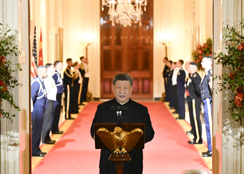 当地时间9月24日晚,美国总统特朗普和夫人梅拉尼娅为中国国家主席习近平和夫人彭丽媛在白宫举行欢迎国宴。这是习近平致辞。新华社记者 申宏 摄