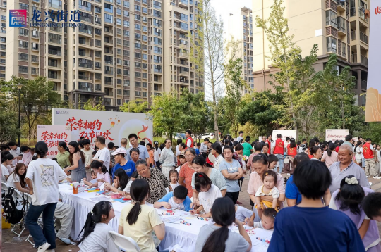红谷滩区龙兴街道开展“荣幸相约 双节同欢”红土地上好村晚文艺汇演活动