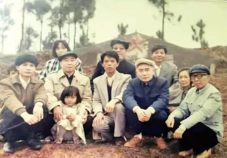 《十五块钱的新衣》的时代回响:物质丰裕了,奋斗底色不能丢
