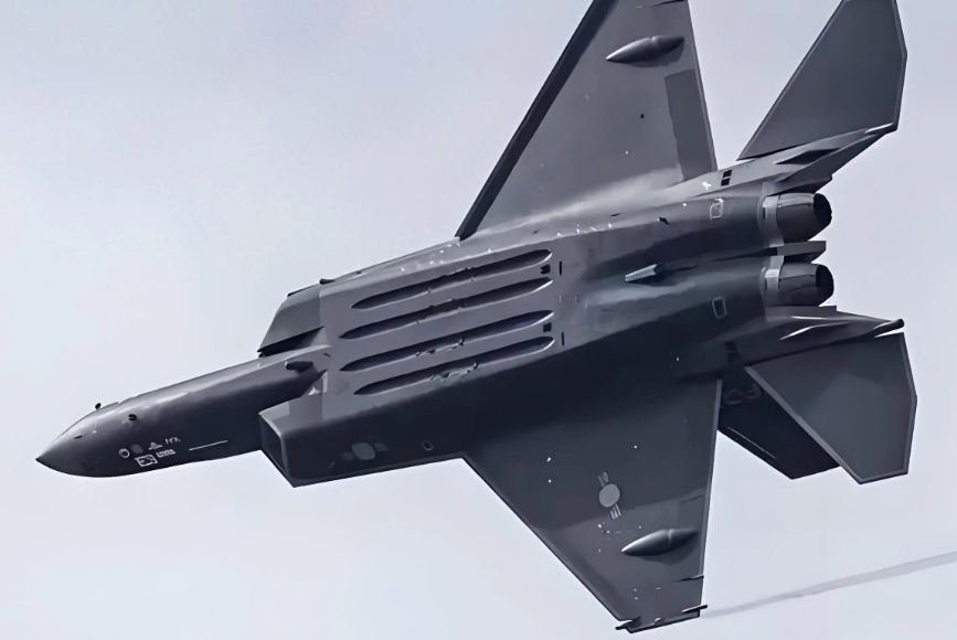 由于没有采用内置弹舱，KF-21隐身能力无法达到五代机的水平。