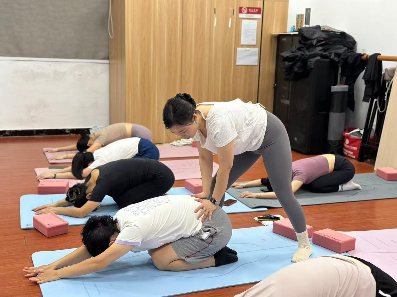 南昌社区“错峰瑜伽课”温情收官:为青年健康“加时”更“加分”