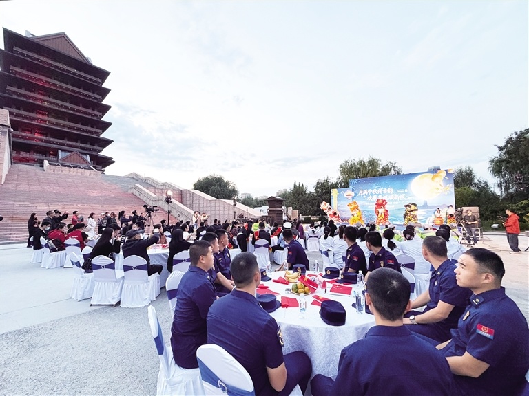 9月22日,兰州市2026年“我们的节日·中秋”新时代文明实践主题活动在黄河楼广场举行。