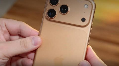 iPhone 18 Pro又翻车,拍照冒出诡异绿影,客服:建议正规渠