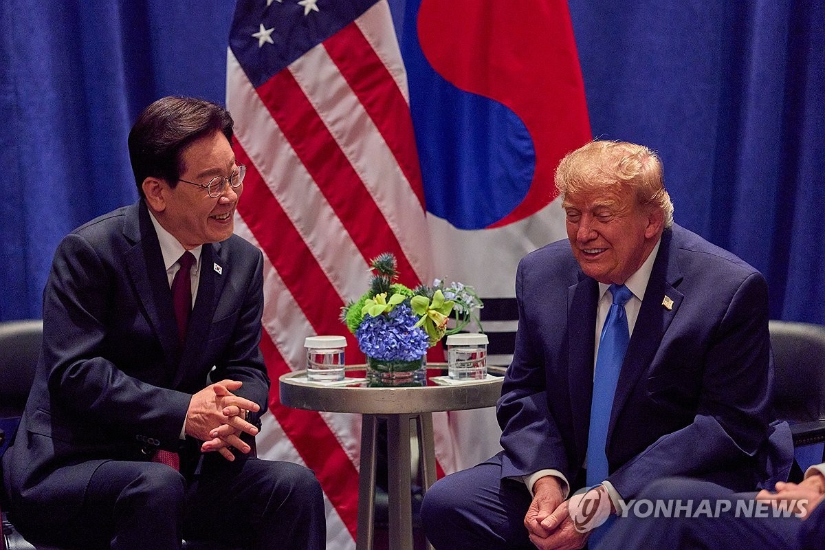 特朗普“意外”会晤李在明，开场先约高尔夫