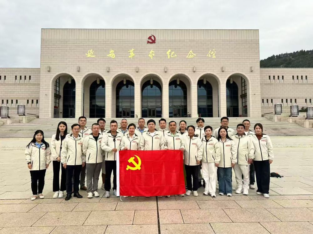 图为佛山新阶联来到延安革命纪念馆走访