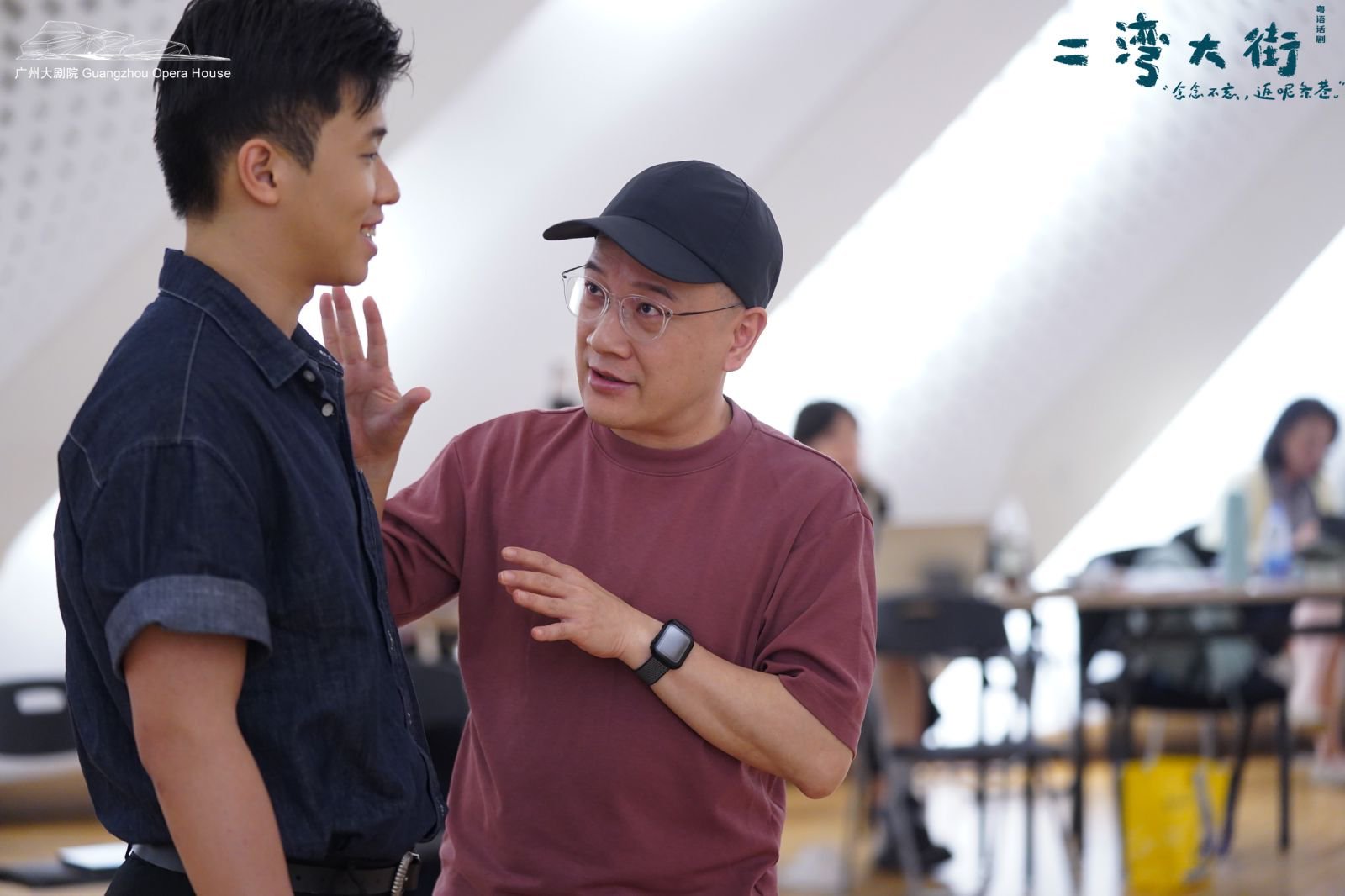 图:特邀香港话剧团助理艺术总监刘守正作为戏剧指导为演员讲戏