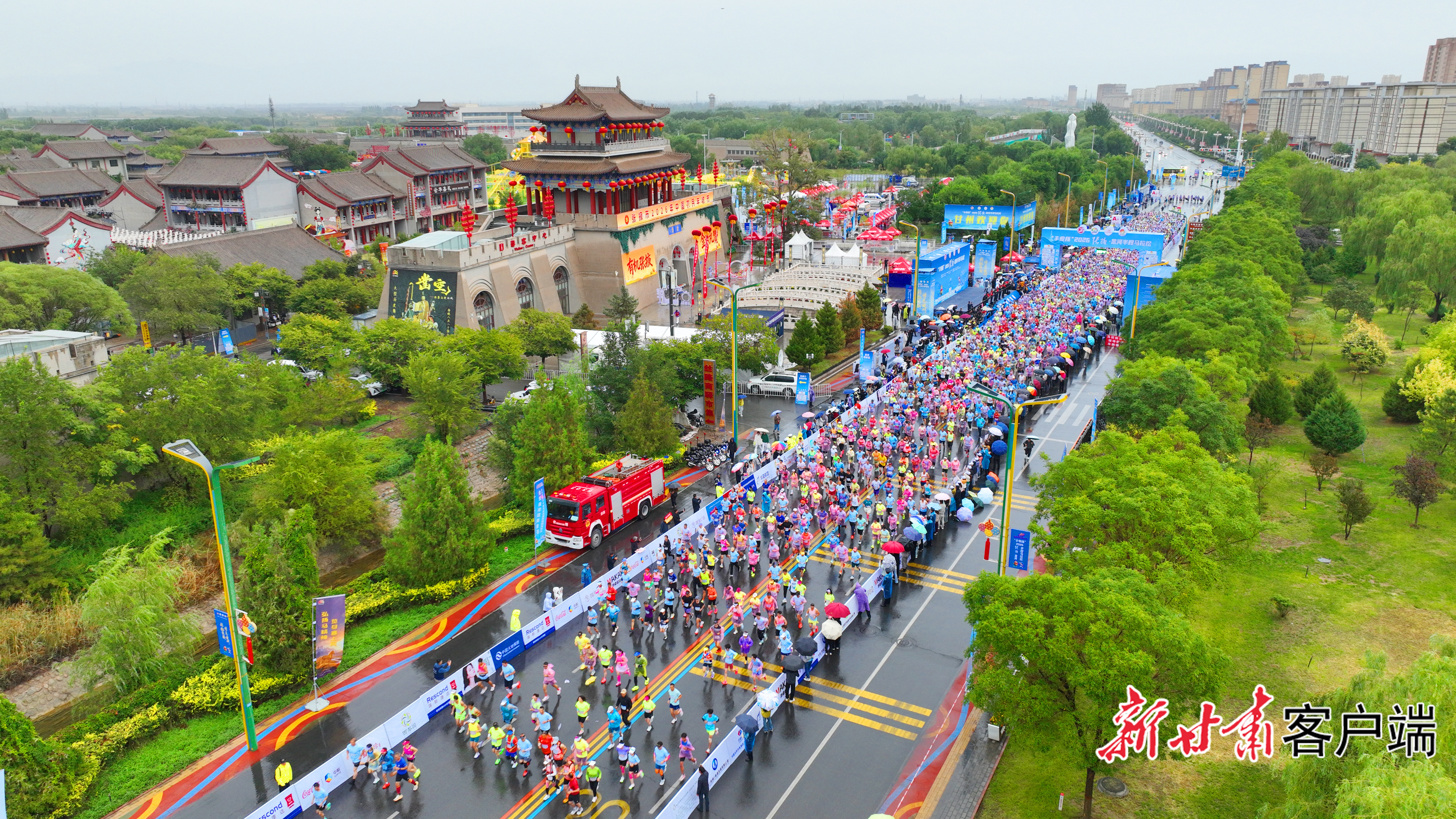 2026张掖·黑河半程马拉松激情开跑 冯杰 摄