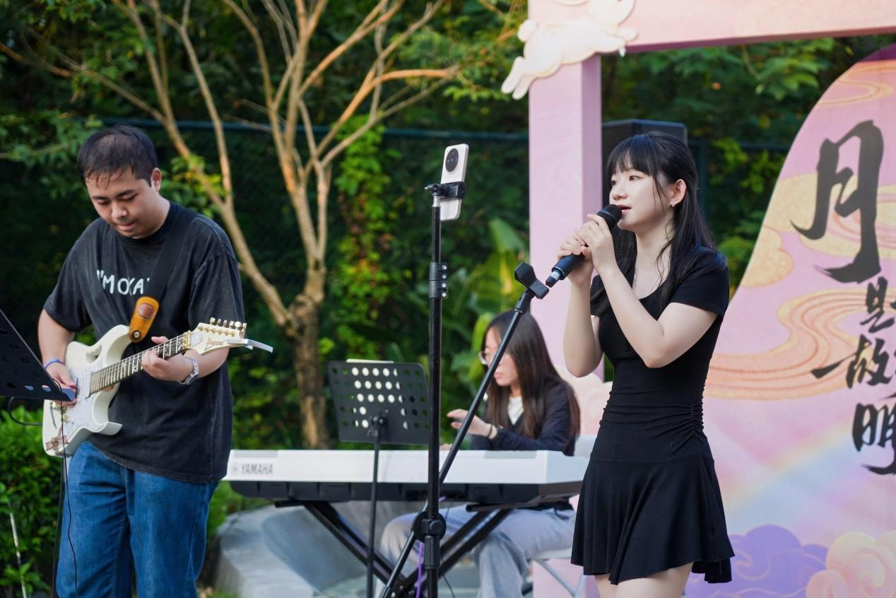 烟火赴月圆,三区乐团圆 ——桃源街道中秋集市解锁别样佳节乐趣
