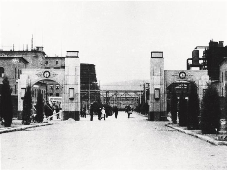 原兰州氮肥厂大门