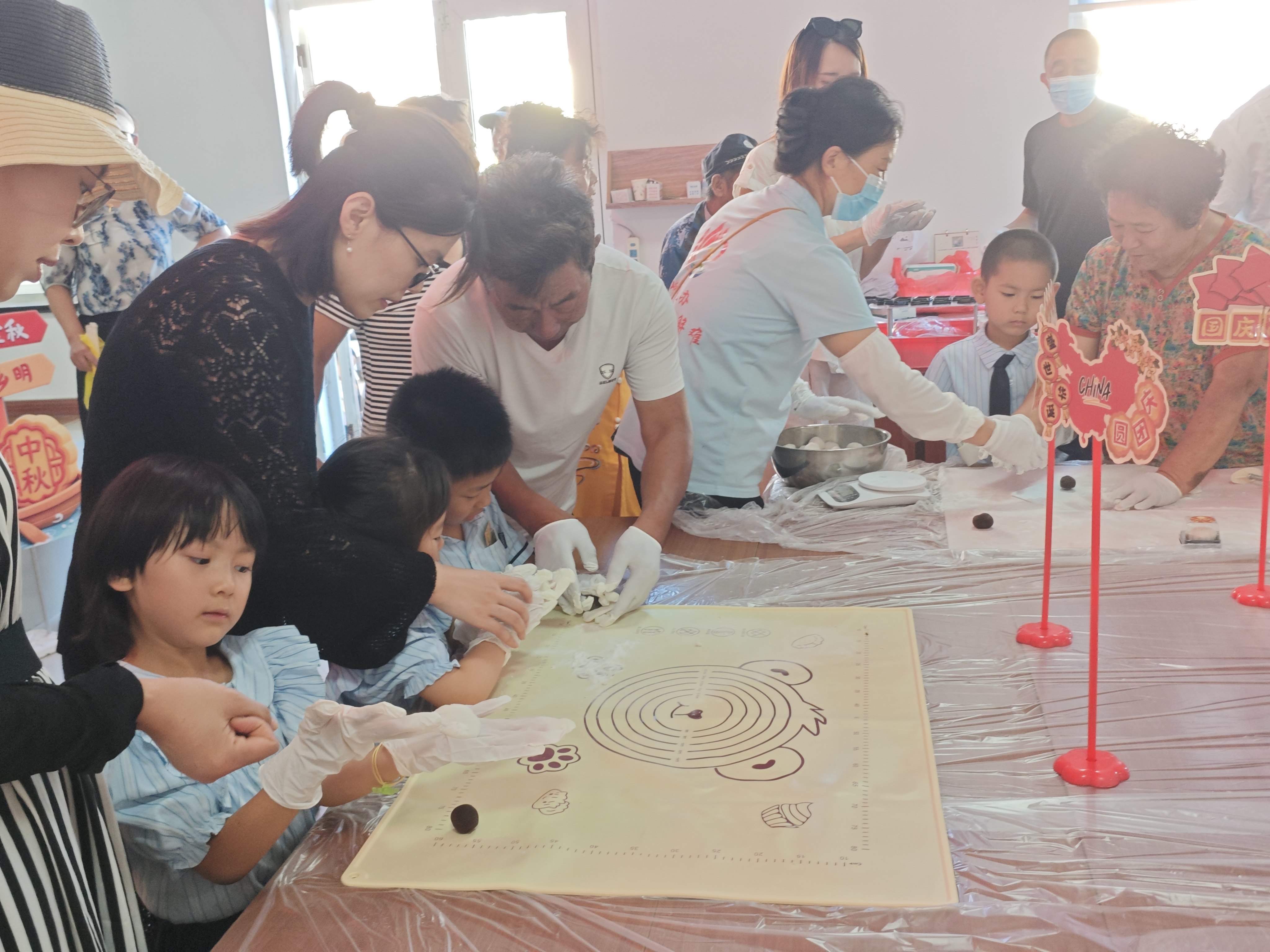 崂山区沙子口街道北龙口村开展“我们的节日·中秋”——“弘扬家文化·共筑家国情”家庭文明建设主题活动