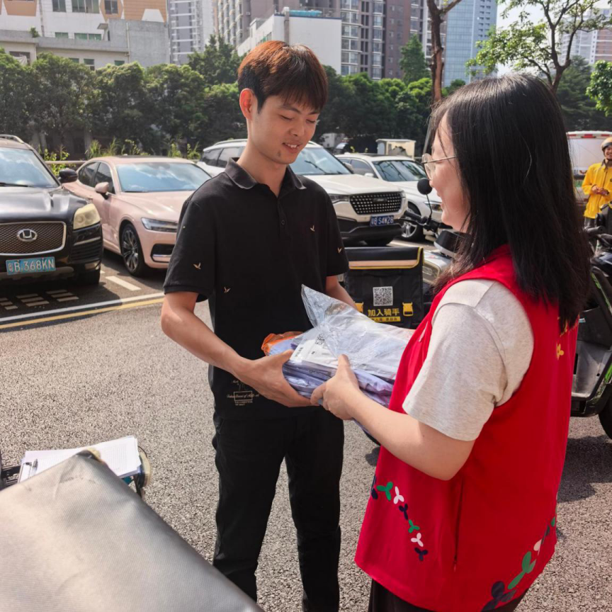暖心关爱新业态 温情凝聚新力量——西乡街道蚝业社区开展外卖小哥走访慰问活动