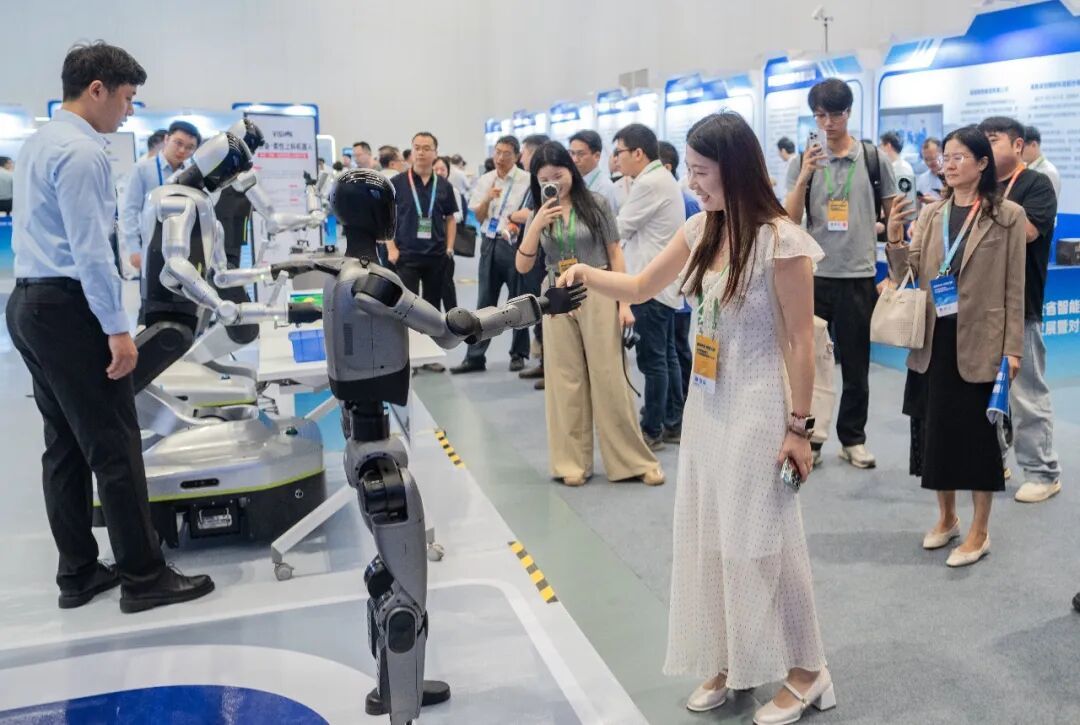 9月20日,全省智能机器人产业发展暨对接合作大会在长沙国际会议中心举办,同期举办智能机器人专题展览。湖南日报全媒体记者 李健 摄