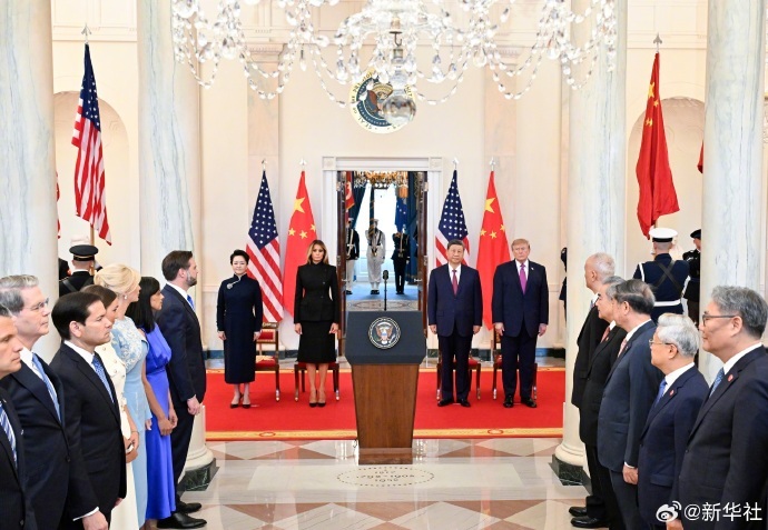 习近平出席美国总统特朗普举行的欢迎仪式