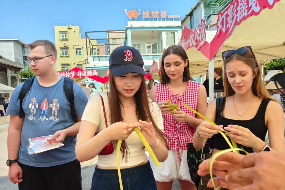 珠港澳青年唐家古镇共庆双节 文化交融凝聚湾区奋进力量