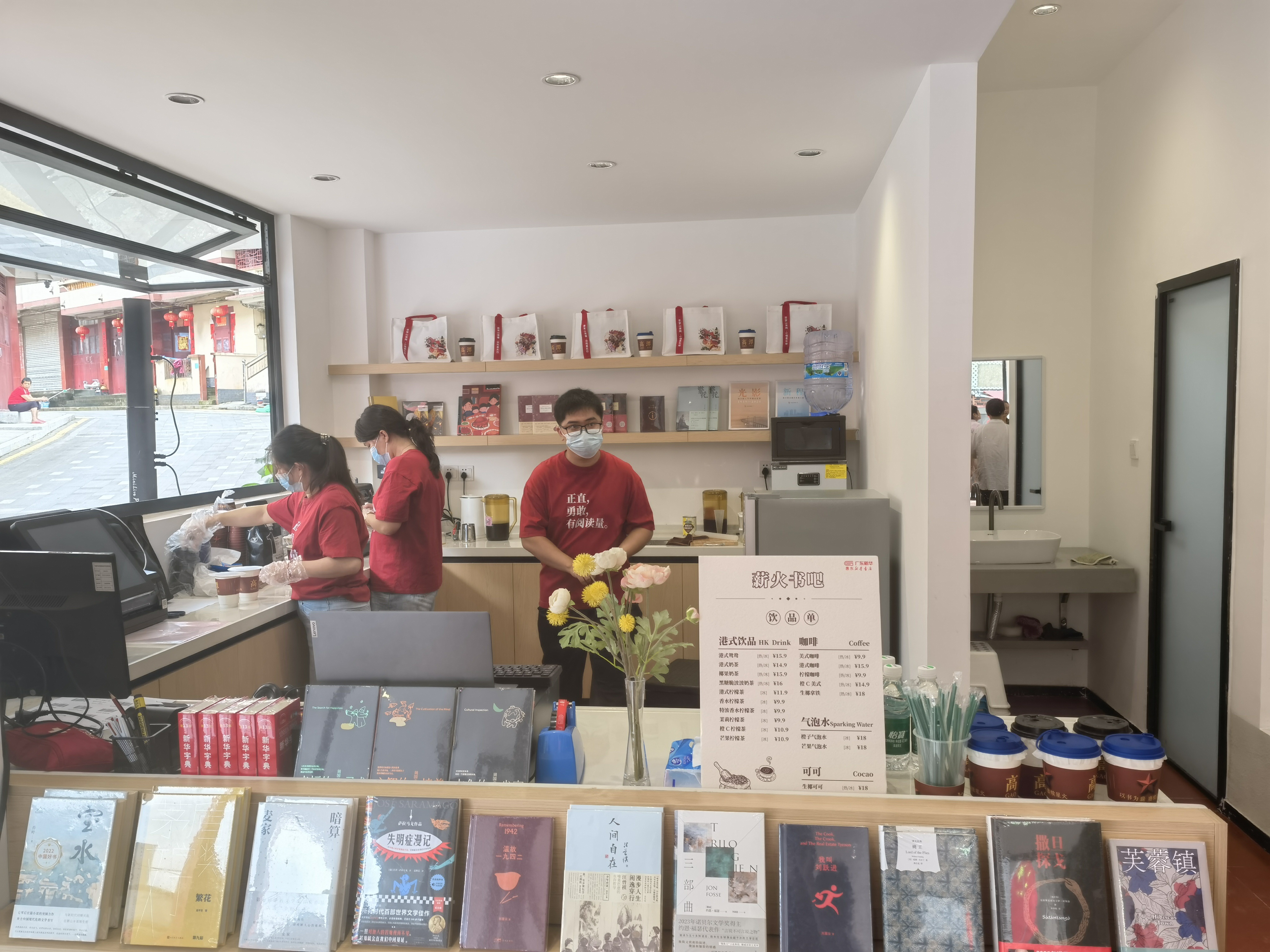 书香进老区 红都启新篇！高潭“薪火书吧”揭牌启用 点亮红色文化新地标