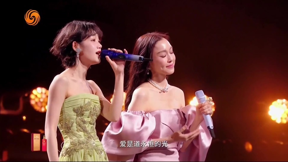 范玮琪希林娜依·高合唱《幸福在歌唱》 感受浪漫月夜