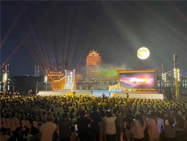 2026年四川省“万人赏月诵中秋”集中展演主会场活动在眉山东坡举行