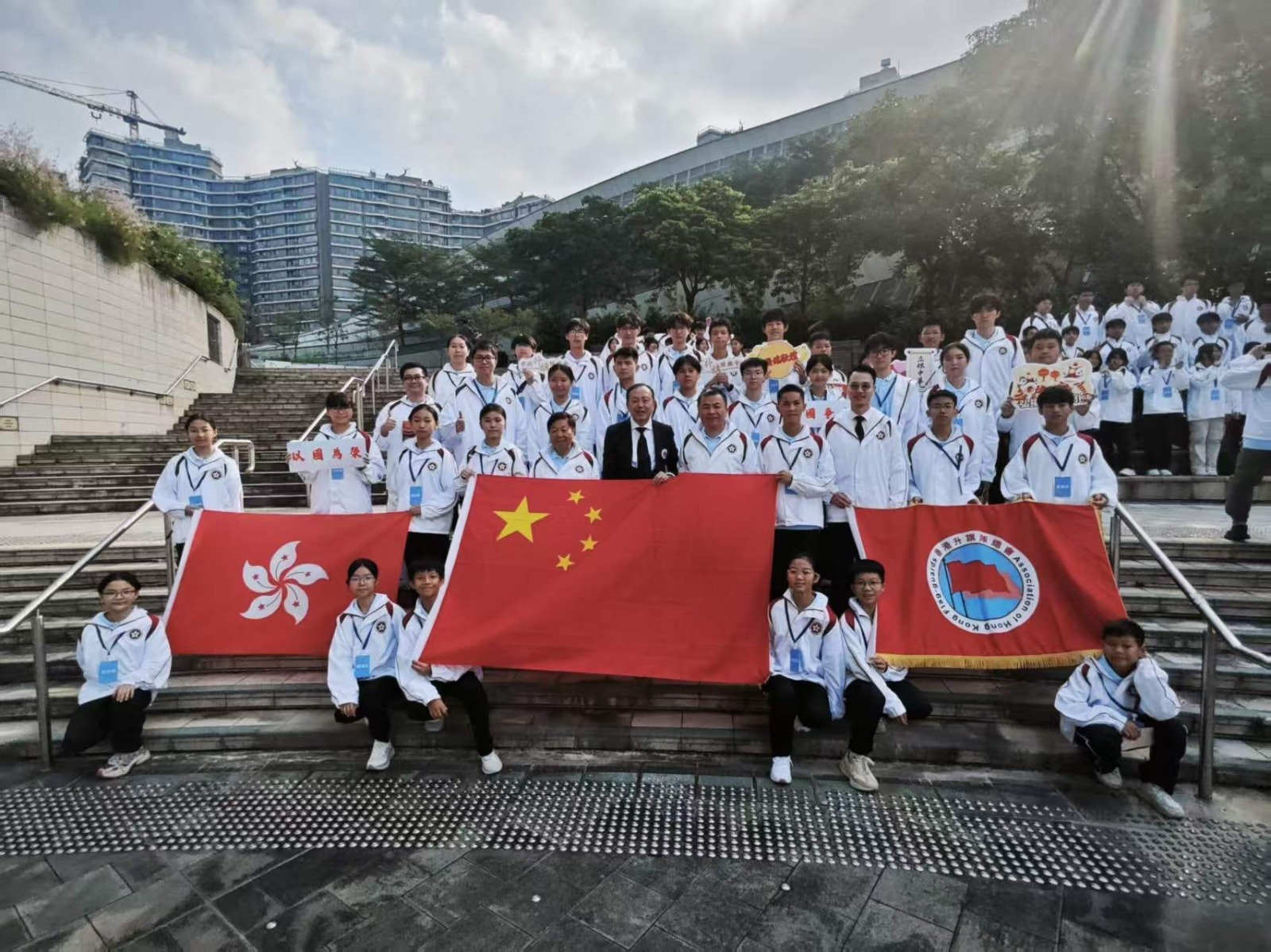 丁薛祥副總理接見「向國旗敬禮」港澳青少年升旗隊代表訪京團 夏寶龍主任寄語青年茁壯成長報效國家
