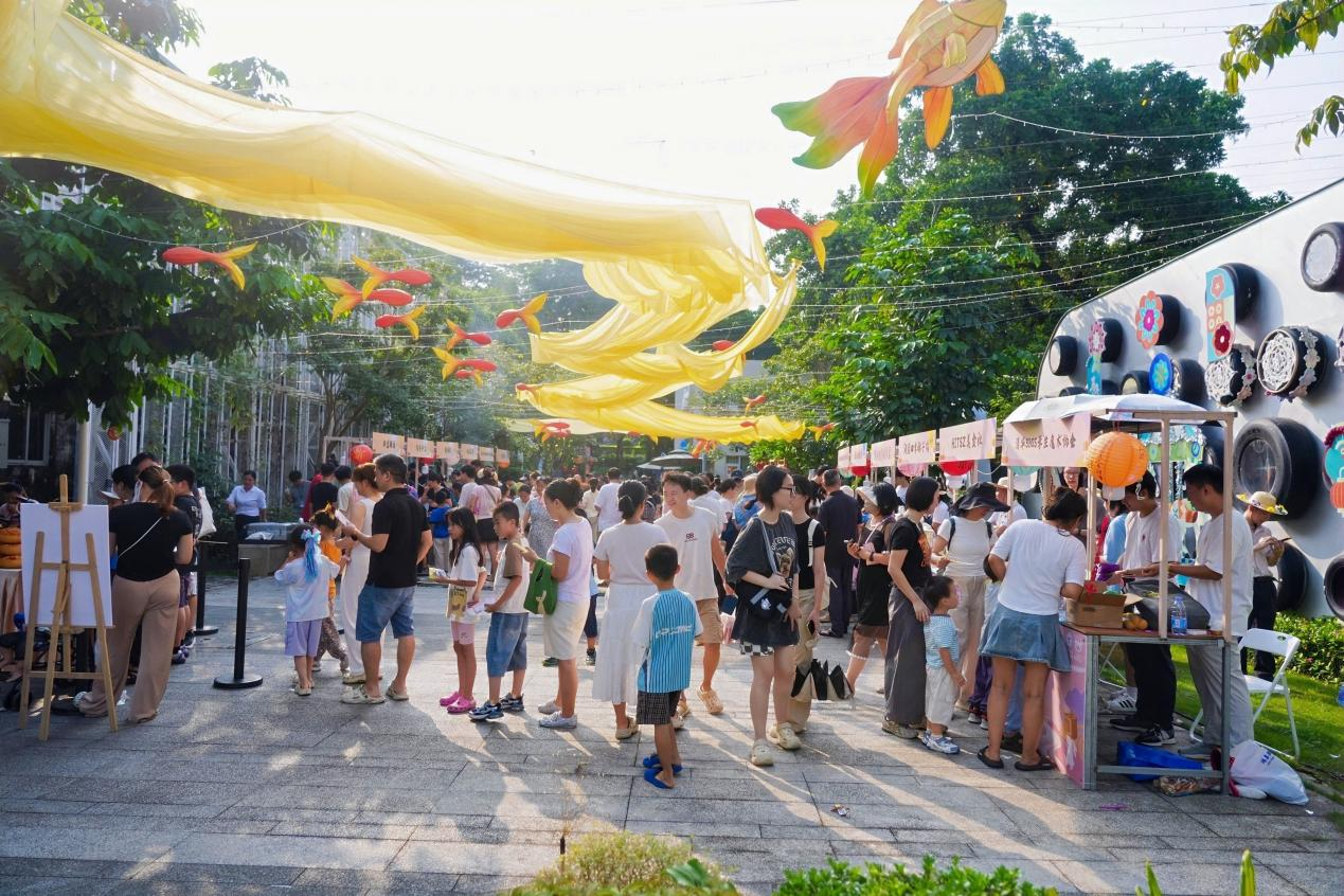 烟火赴月圆,三区乐团圆 ——桃源街道中秋集市解锁别样佳节乐趣
