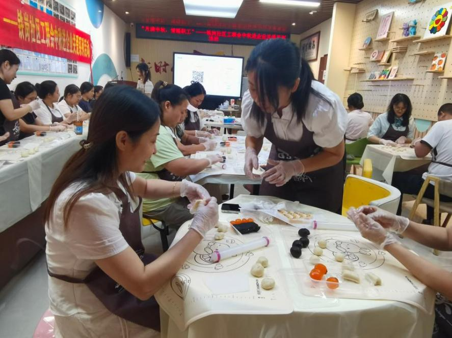 月满中秋,情暖职工——铁岗社区工联会中秋进企业关爱系列活动圆满收官