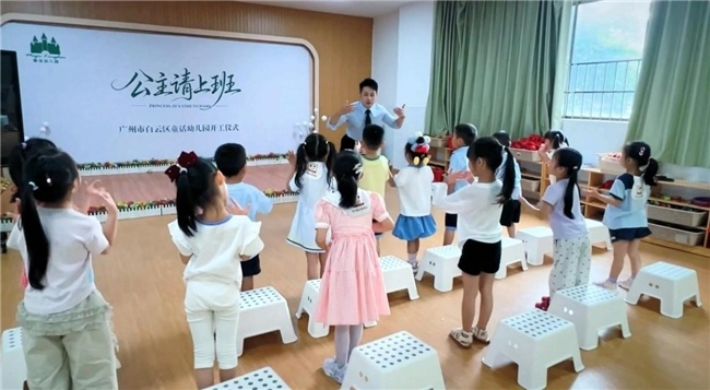 美育润童心 声韵启新程｜童话幼儿园 口才美育课堂绽放童真风采
