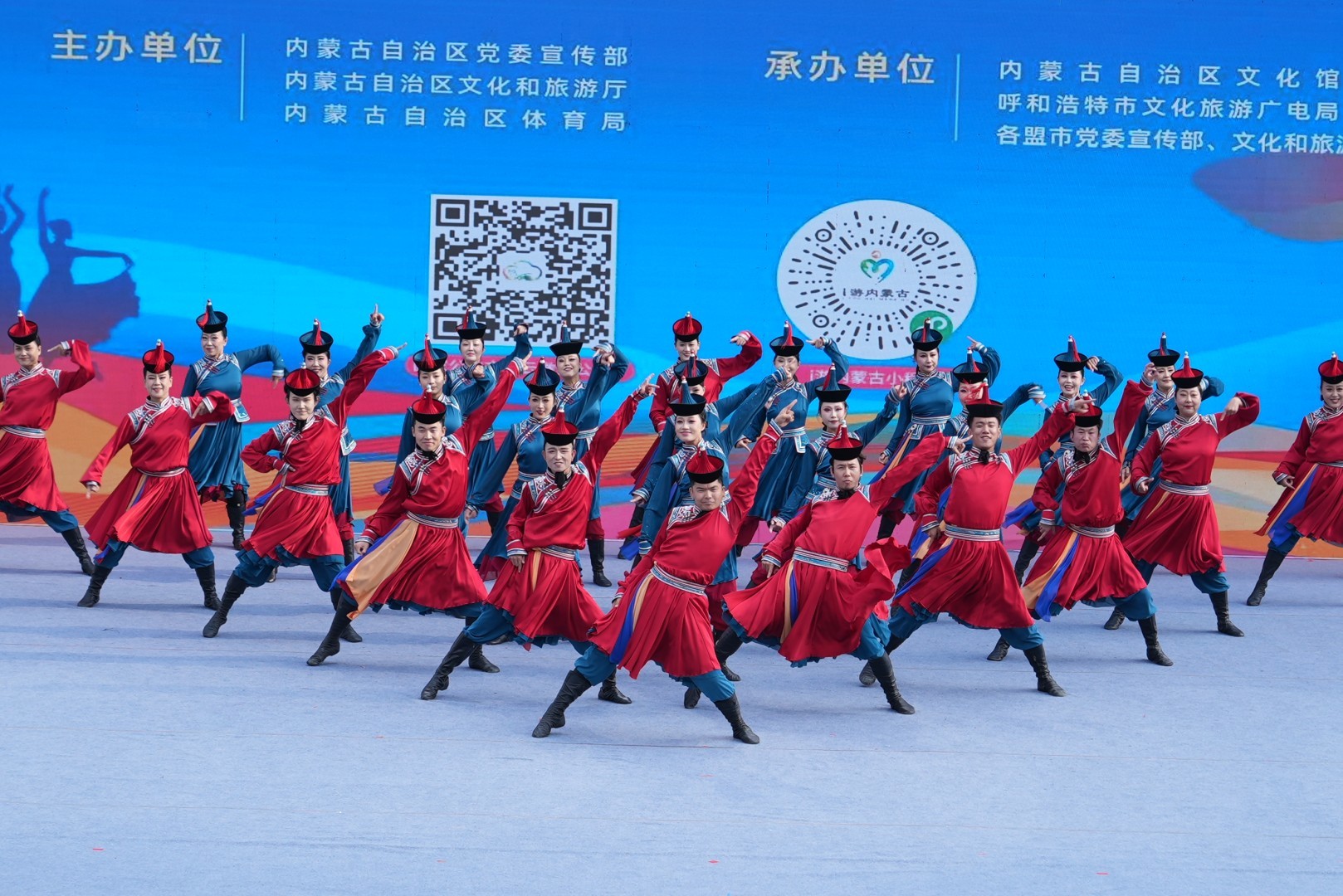 舞动内蒙古 | 从嘎查村到自治区舞台：他们用一支舞，跳出了群众文化的高光时刻