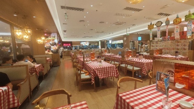 凤凰风暴眼丨实探“倒闭传闻”中的西贝：用餐高峰期仅三四桌顾客，贾国龙曾巡店问客流