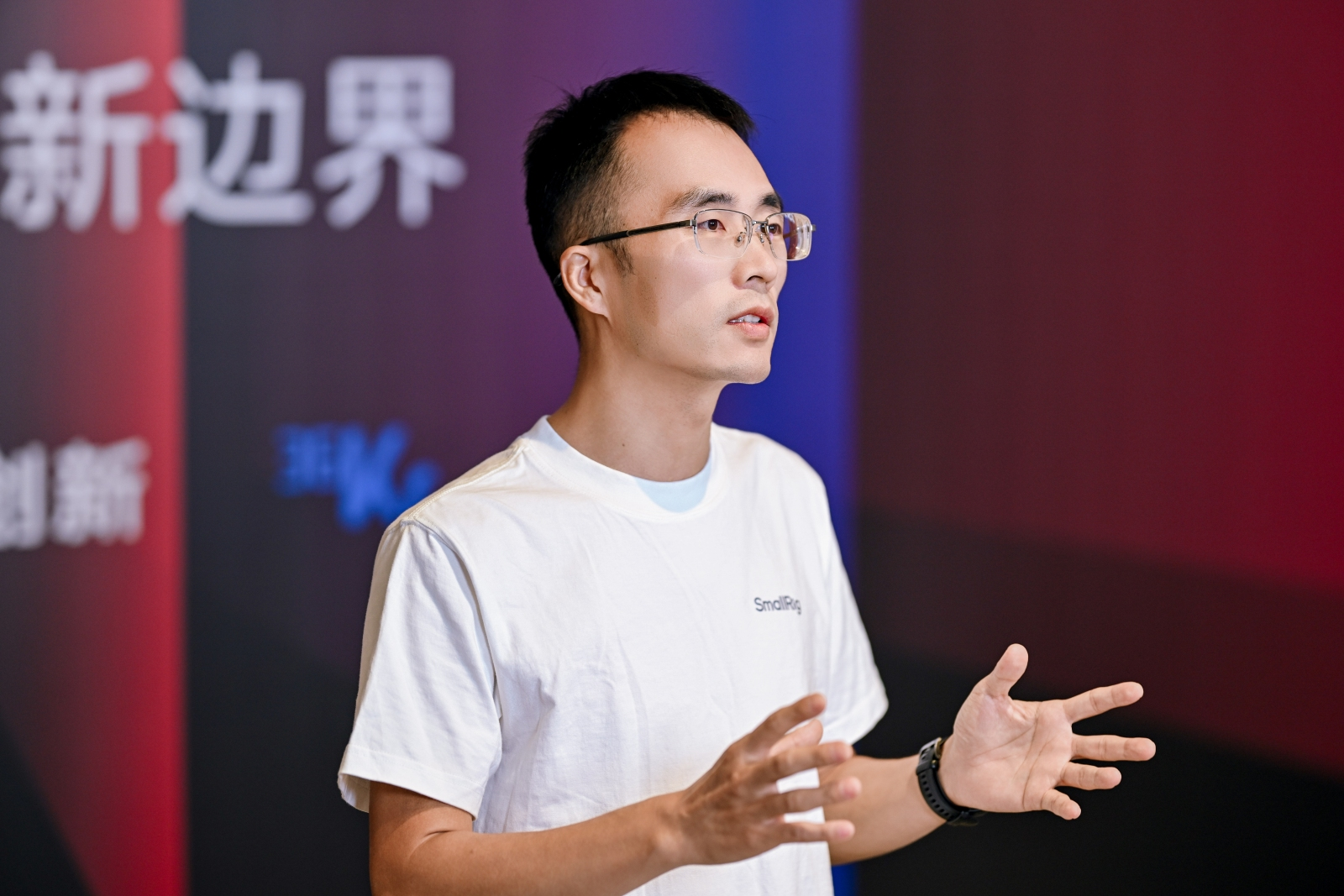图：乐其创新SmallRig创始人、CEO周阳接受采访