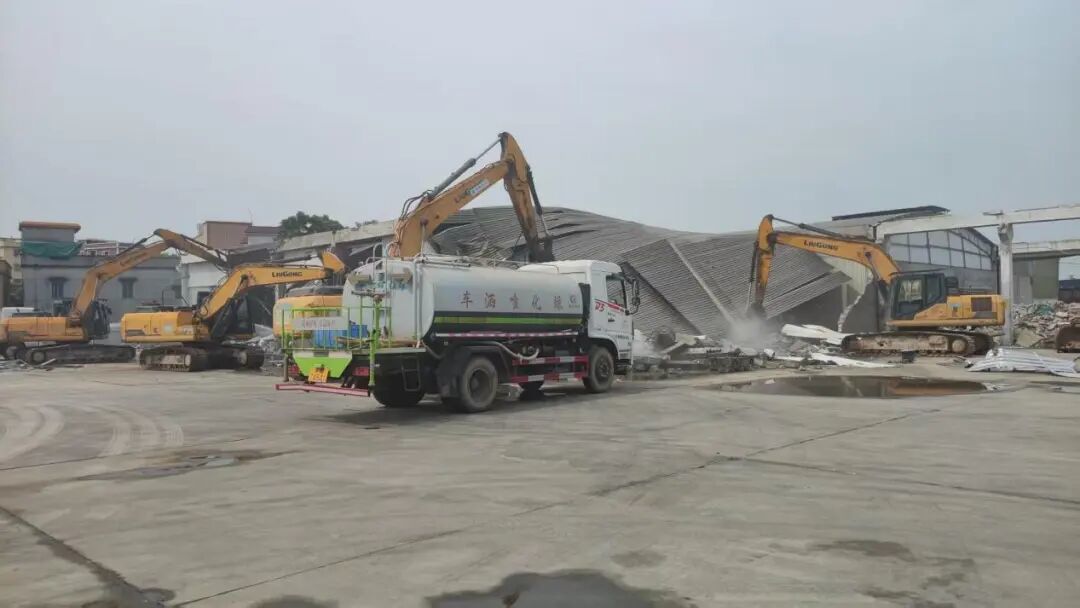 狮山小塘社区铁路沿线村级工业园拆除现场(源自南海狮山)。