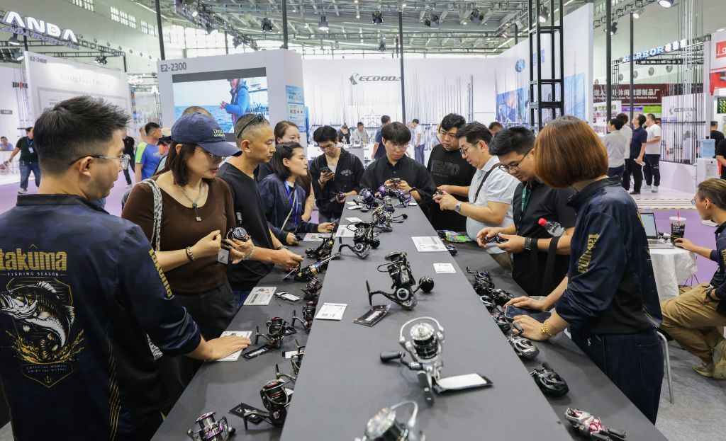 这是第十八届威海国际渔具博览会现场。新华社发(孙大伟 摄)