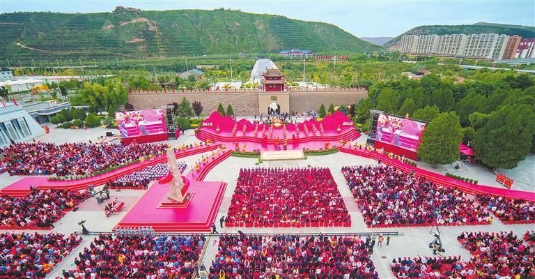 9月19日,“我们的中国梦——文化进万家”中国文联文艺志愿服务团走进甘肃会宁慰问演出现场。本版图片摄影:新甘肃·甘肃日报记者 裴强
