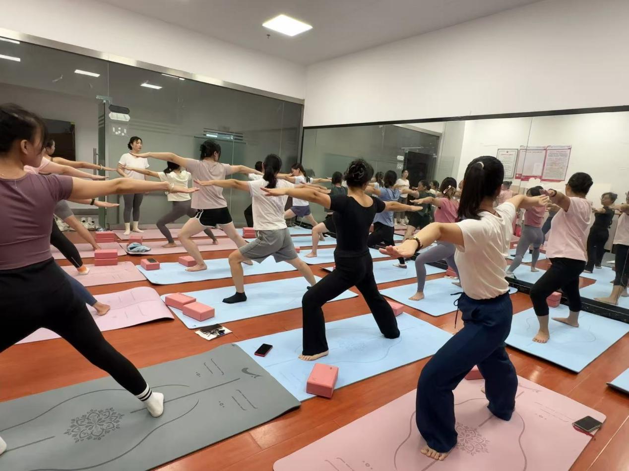 南昌社区“错峰瑜伽课”温情收官:为青年健康“加时”更“加分”