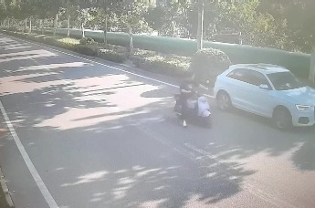 男子第三次醉驾竟昏睡，刮到绿化带“毫不知觉”