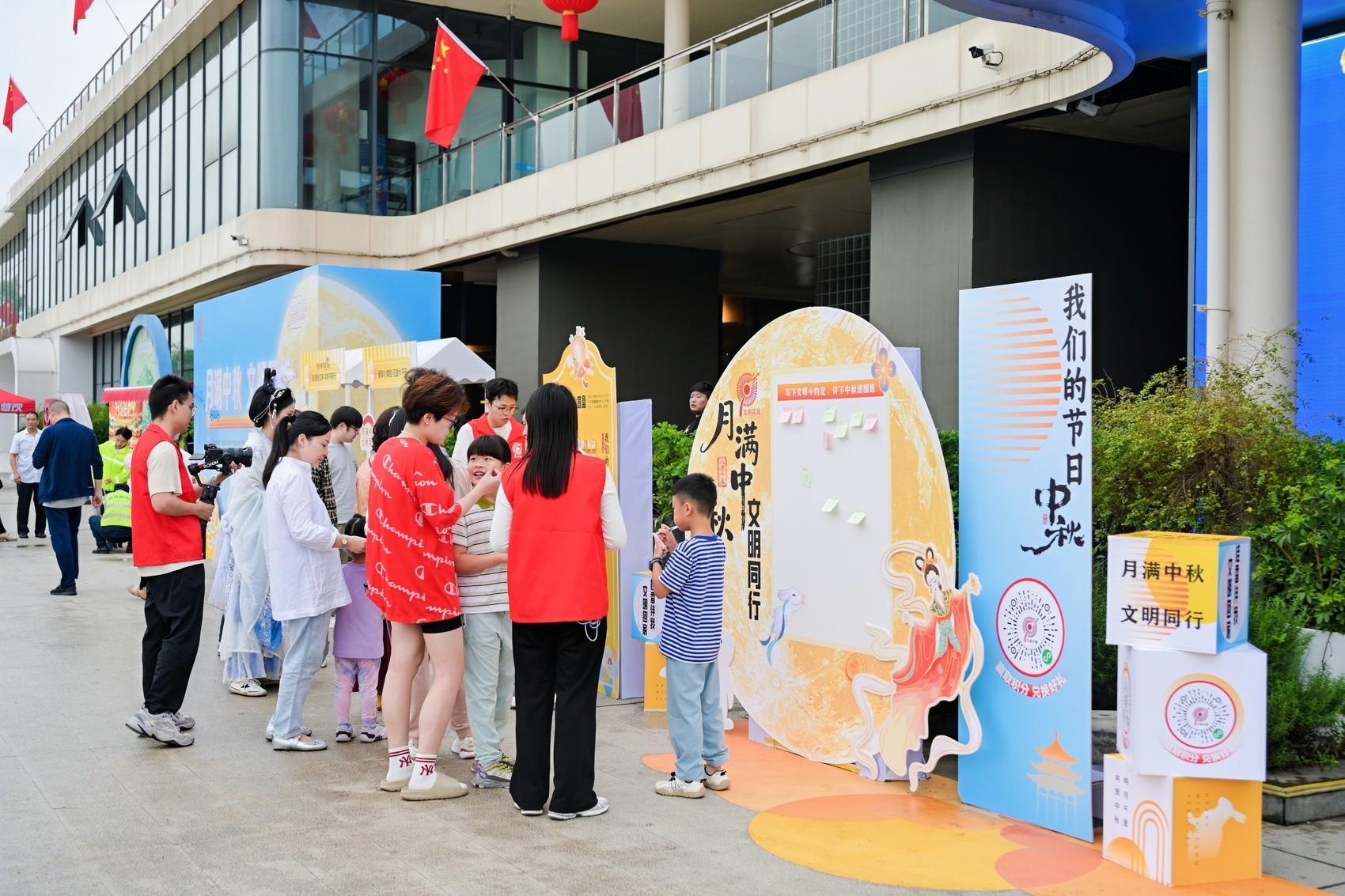 成都东服务区活动现场。