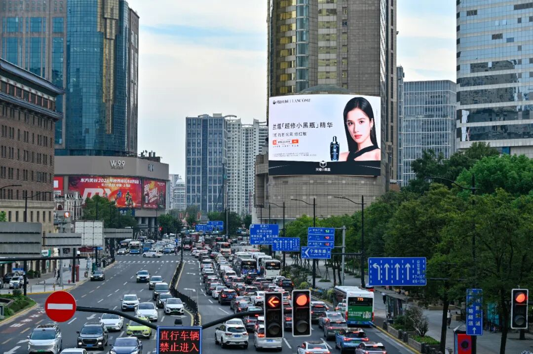 凤凰户外大屏光影启新!