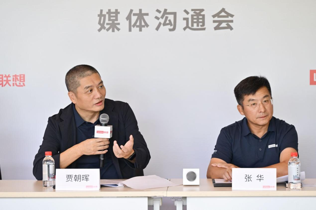 联想的“AI平板”实验:从装上一个App,到重写一台设备