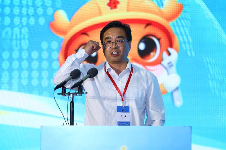 参赛选手代表、裁判长现场宣誓