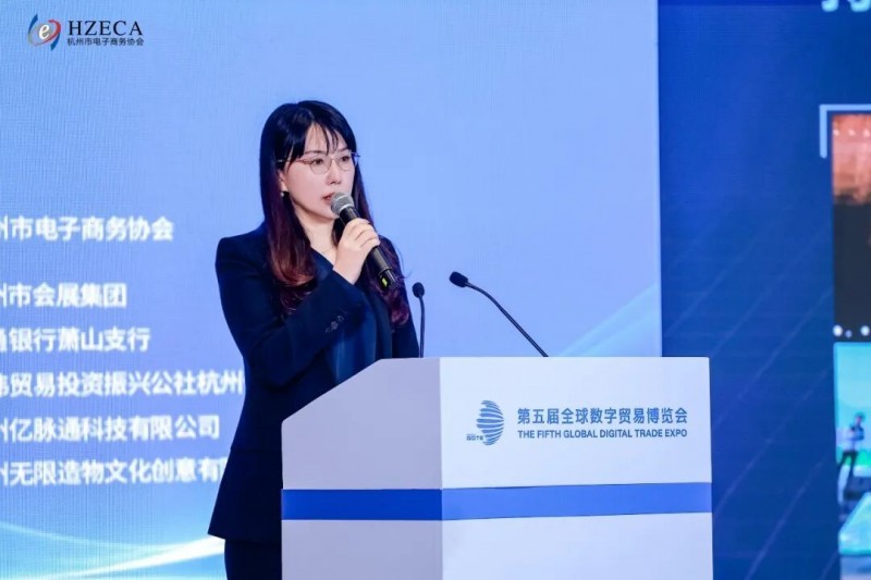 图 | 协会副会长兼秘书长张又雯作工作报告
