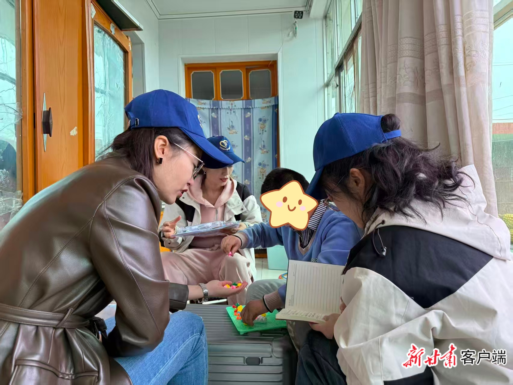 专业社工开展困境儿童心理状态评估(兰州市民政局供图)