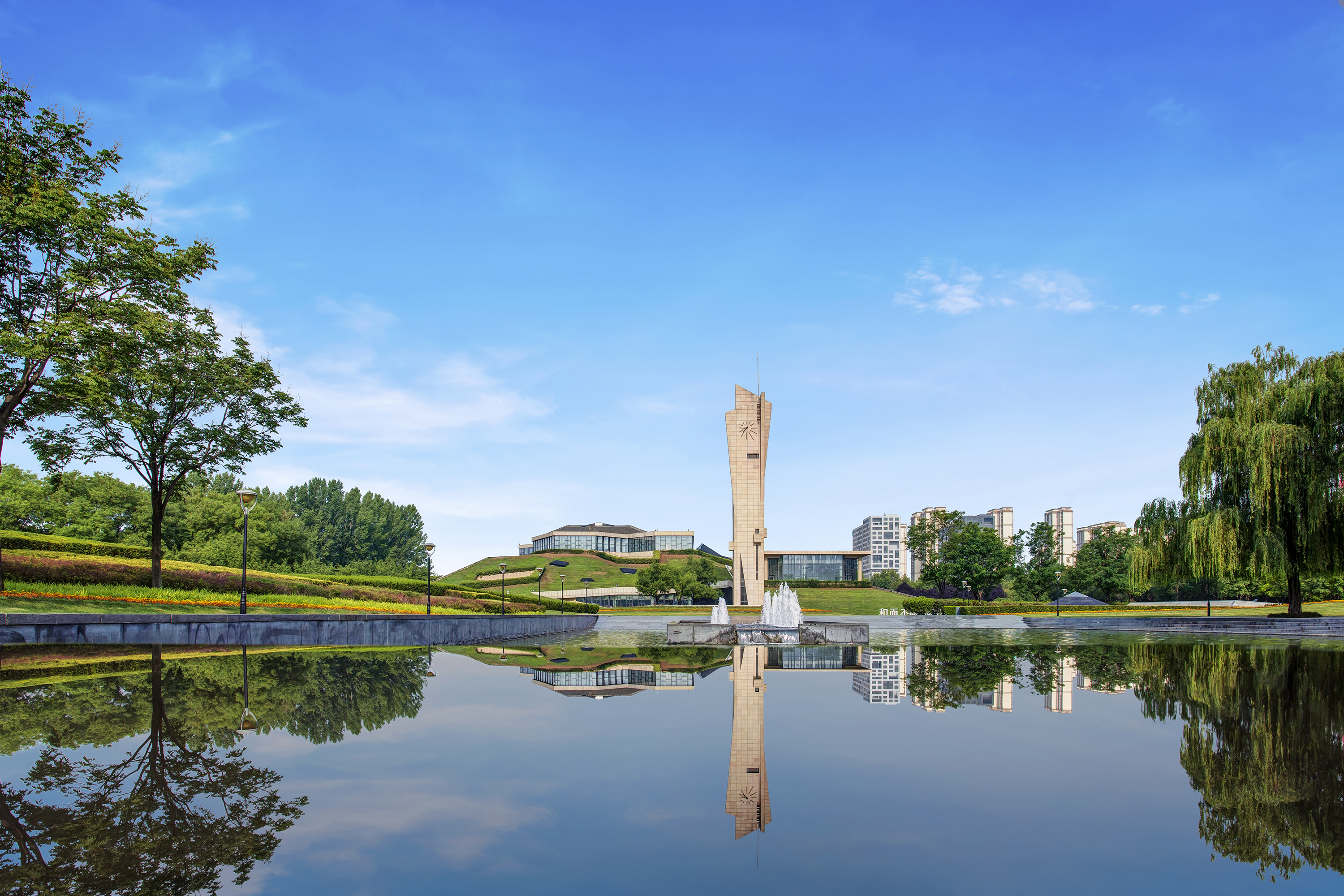 民办高校能否率先迈入第四代大学?——基于西安欧亚学院系统性变革的观察与思考