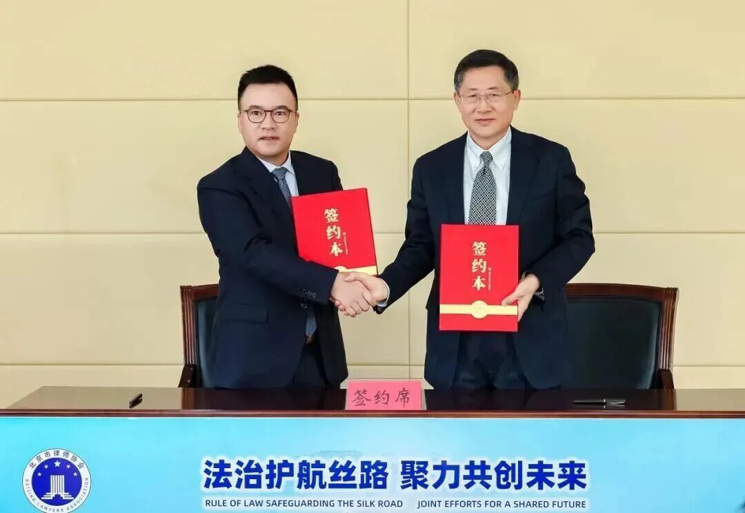 图为签约仪式