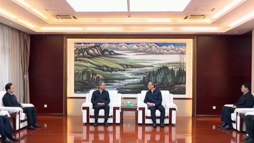 吴晓军在省人大常委会省政府省政协机关走访