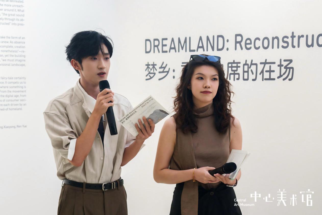 C:/CAM杭州中心美术馆/26年9.16梦乡/媒体包/通稿照片/3策展人.jpg3策展人